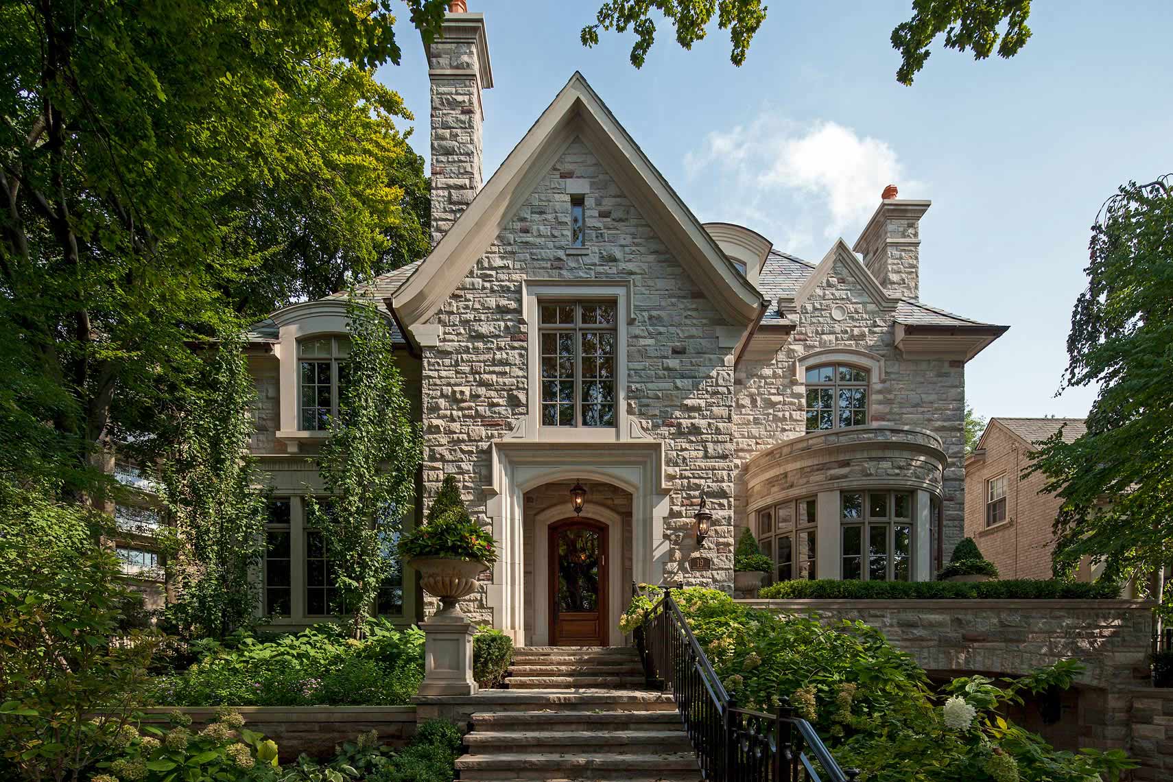 Custom Home Tudor Style(24) - Makow Architects
