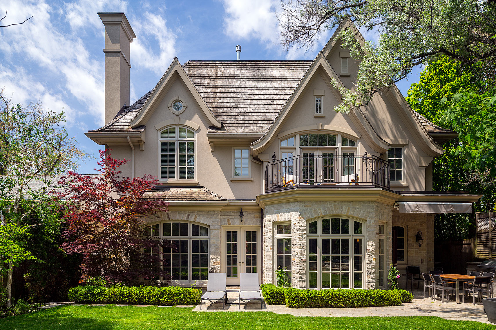 Custom Home Tudor Style(30) - Makow Architects