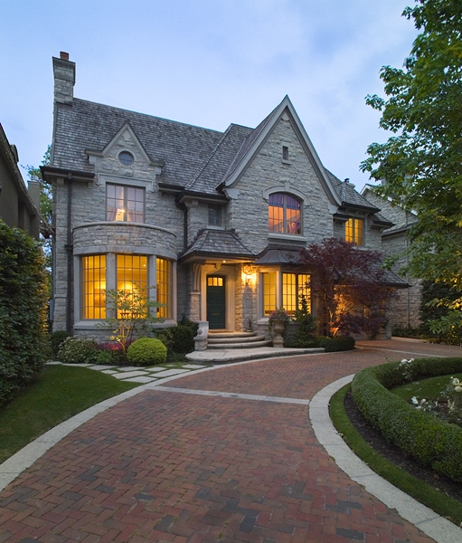 Custom Home Tudor Style(36) - Makow Architects
