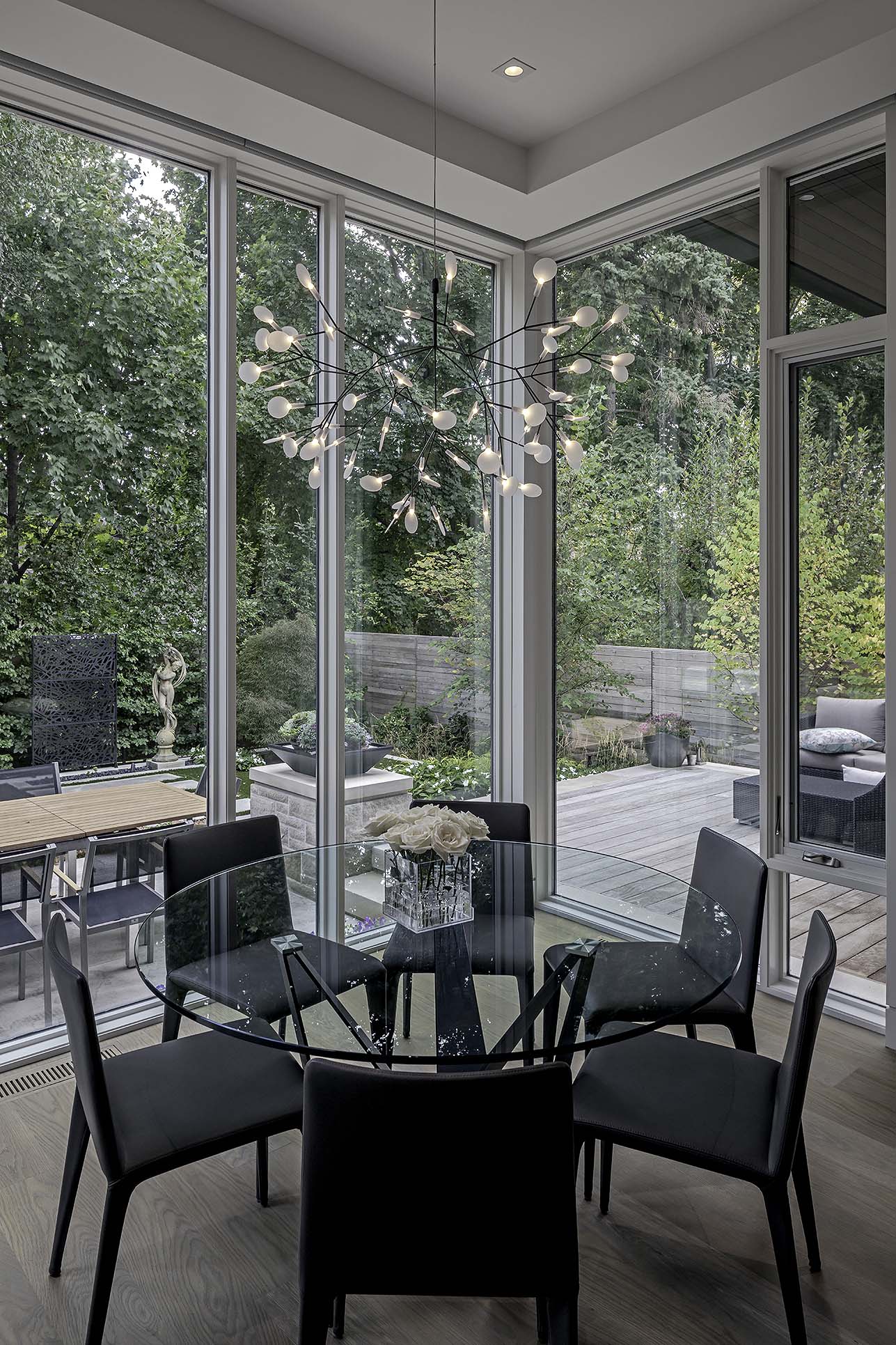 Modern Interior Design SOFHR-5529 - Makow Architects